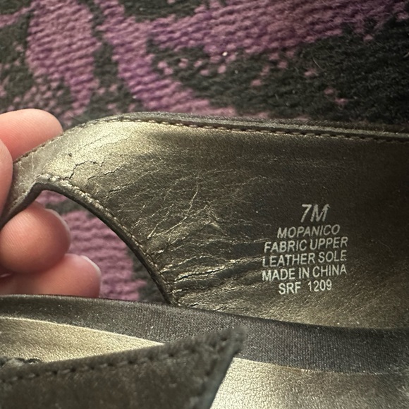 Mootsies Tootsies Black sling back peep toe heels. Size 7 - Picture 9 of 12